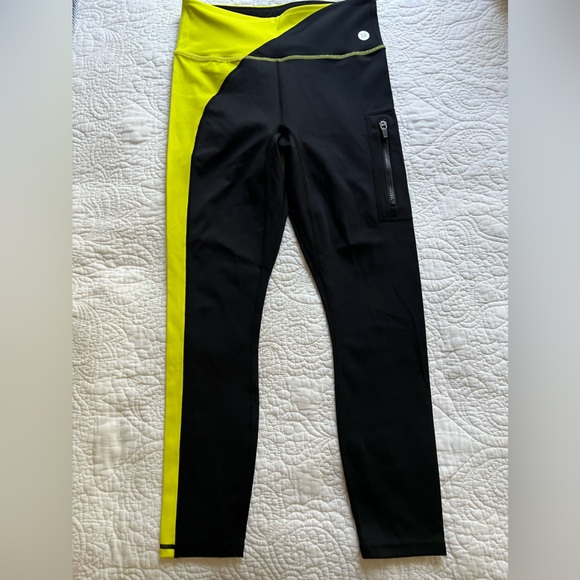 FABLETICS HIGH WAISTED MOTION 365 ZIP POCKET BLACK AND YELLOW COLOR SIZE MEDIUM - Picture 7 of 7